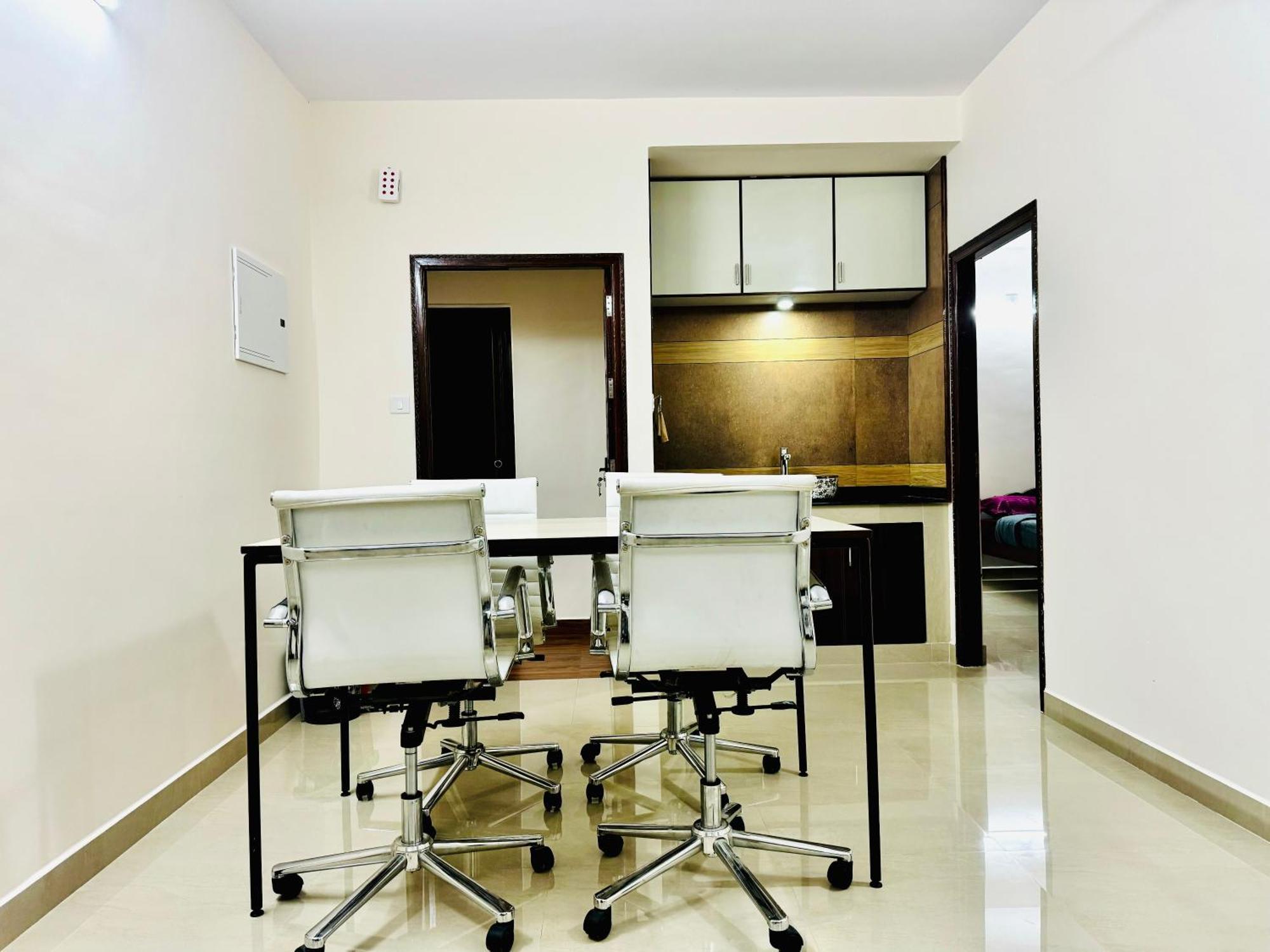 Al-kabeer Serene Pond Retreat Kowdiar 4bhk