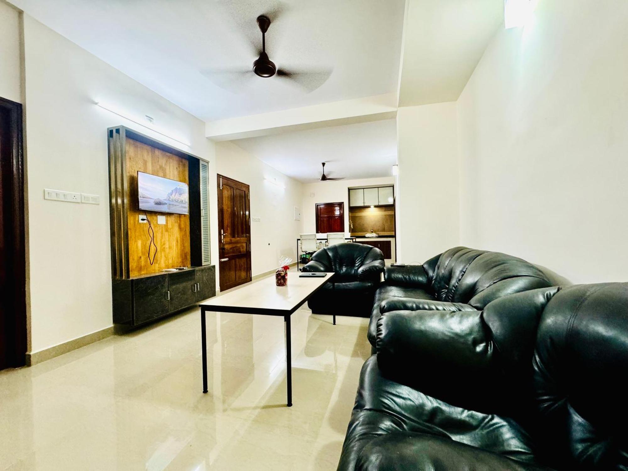 Al-kabeer Serene Pond Retreat Kowdiar 4bhk * Thiruvananthapuram