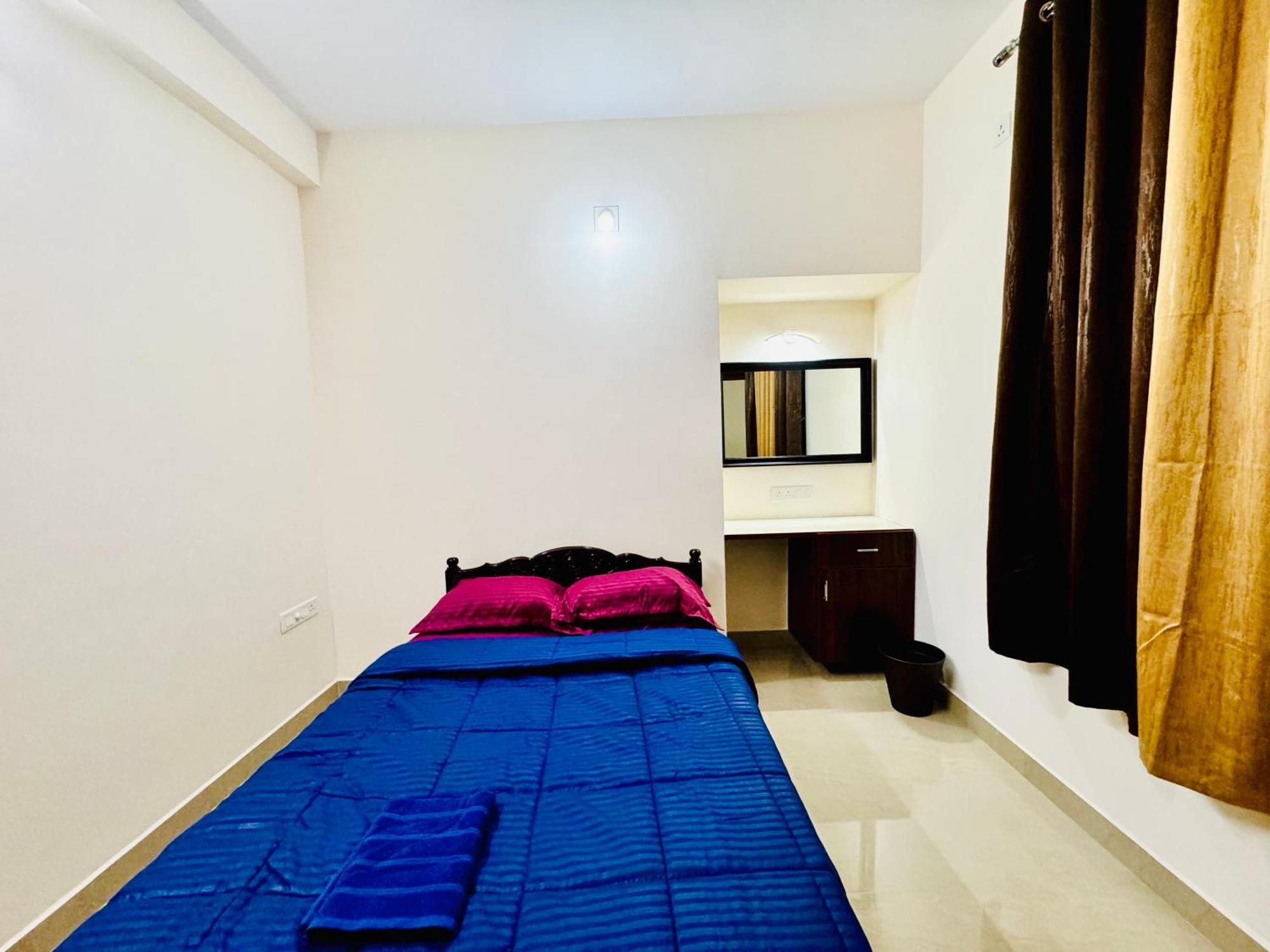 Al-kabeer Serene Pond Retreat Kowdiar 4bhk Apartment