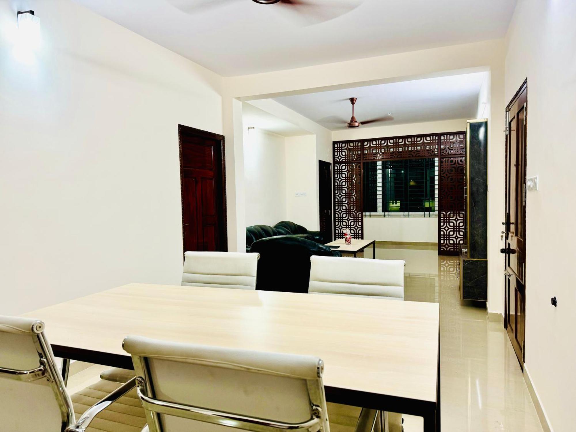 Apartment Al-kabeer Serene Pond Retreat Kowdiar 4bhk