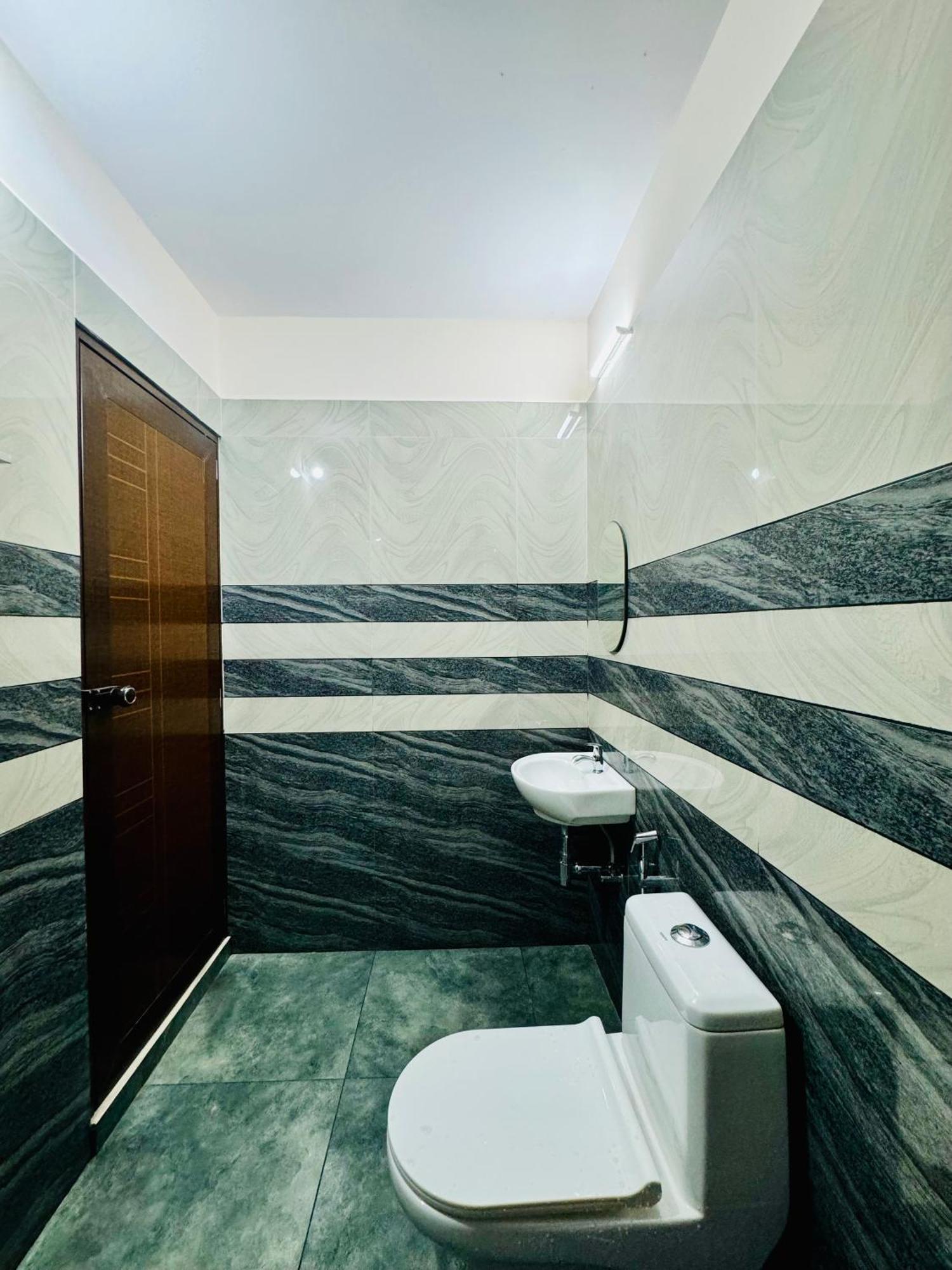 Al-kabeer Serene Pond Retreat Kowdiar 4bhk * Thiruvananthapuram