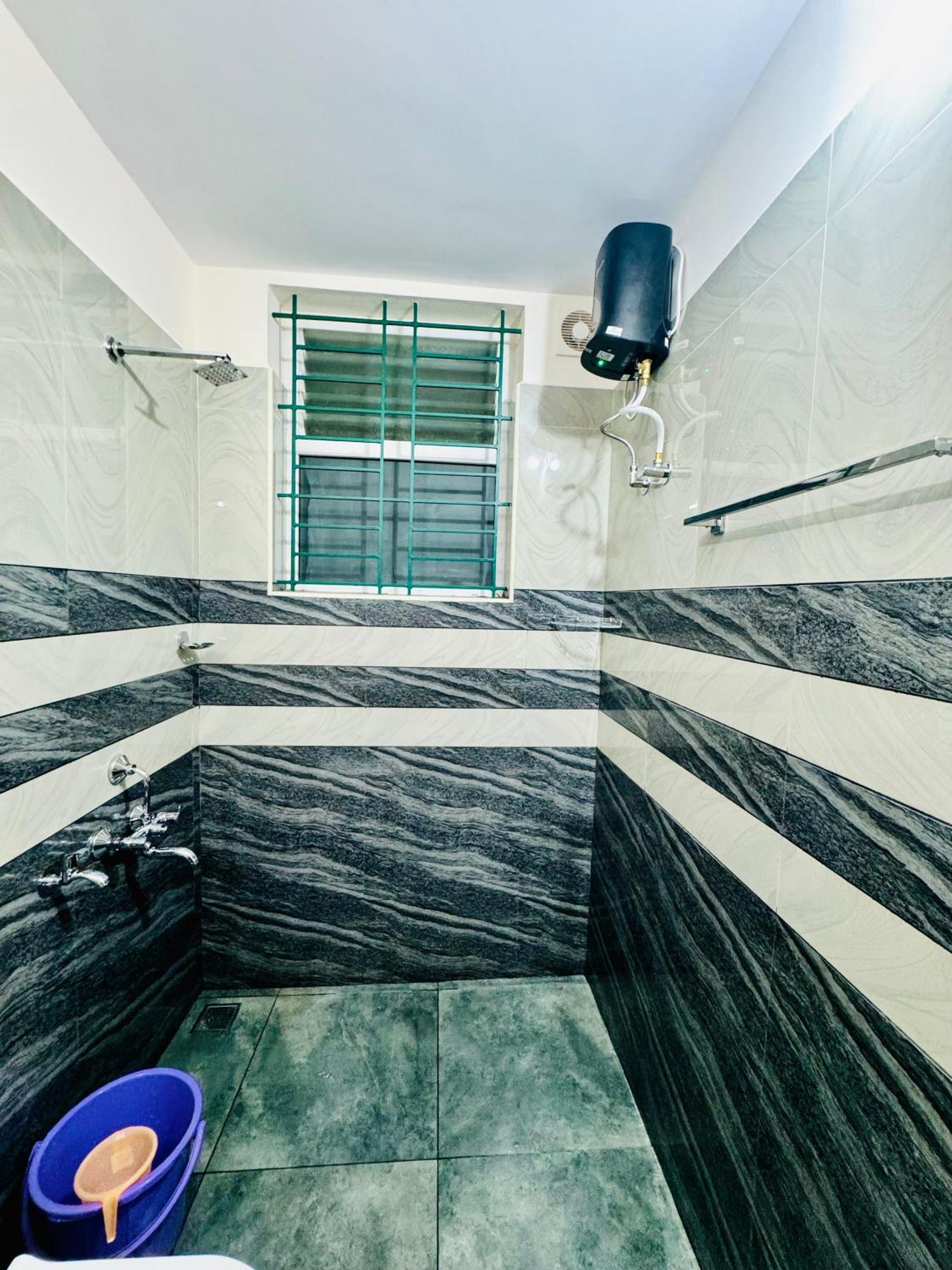 Al-kabeer Serene Pond Retreat Kowdiar 4bhk